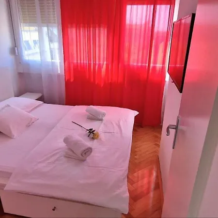Apartment Zvone *