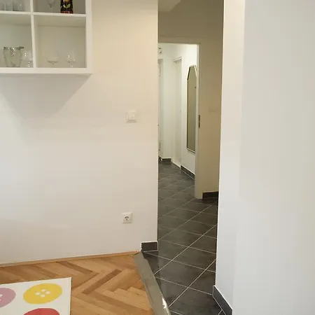 Apartment Zvone *